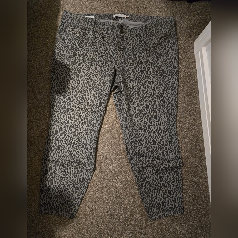 Torrid Leopard Print Jeggings Size 28